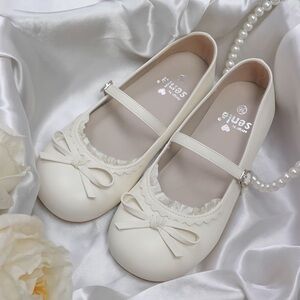 CHANEL Cream Kids Dress Shoes with Bow